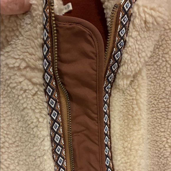 Faherty Cream with Rust Fleece sheepskin style vest - Picture 3 of 10